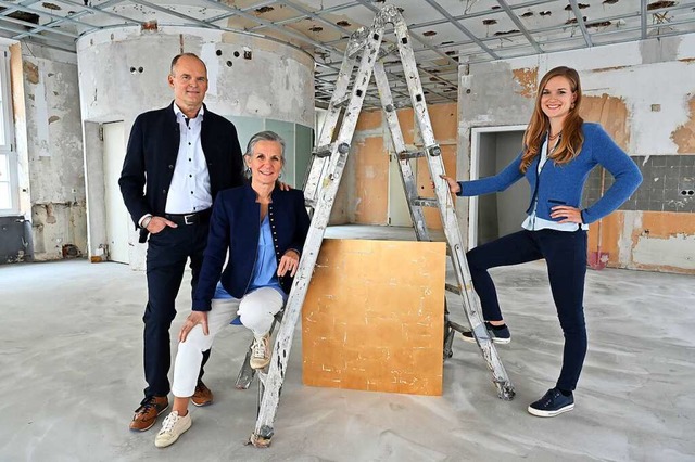 Bernd, Yvonne und Annalea Wolf auf der...Glocken-Apotheke in der Schusterstrae  | Foto: Thomas Kunz