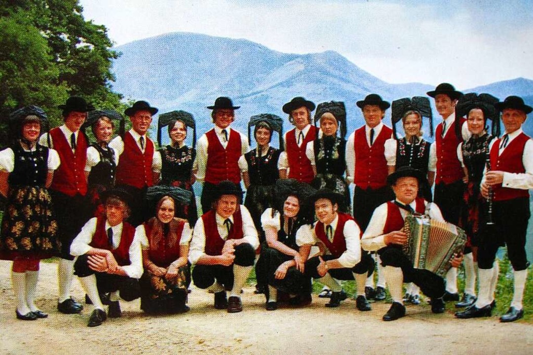 Die einheimische Tracht wre fast einm...222;Mnstertler Trachten&#8220; nach.  | Foto: Manfred Lange