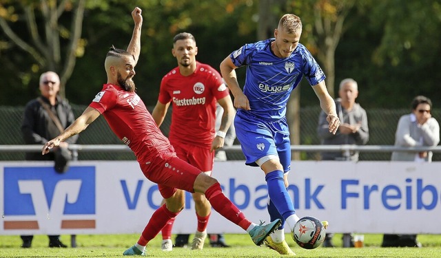 BSC-Urgestein Yannick Hringer (links)...oren das Match am 8. Oktober mit 0:1.   | Foto: IMAGO/Julia Rahn