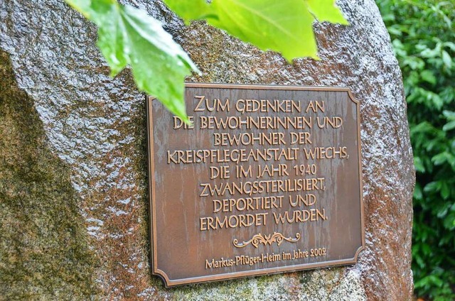 Seit  20 Jahren erinnert eine Gedenkta...soll eine Stolperschwelle hinzukommen.  | Foto: Andr Hnig