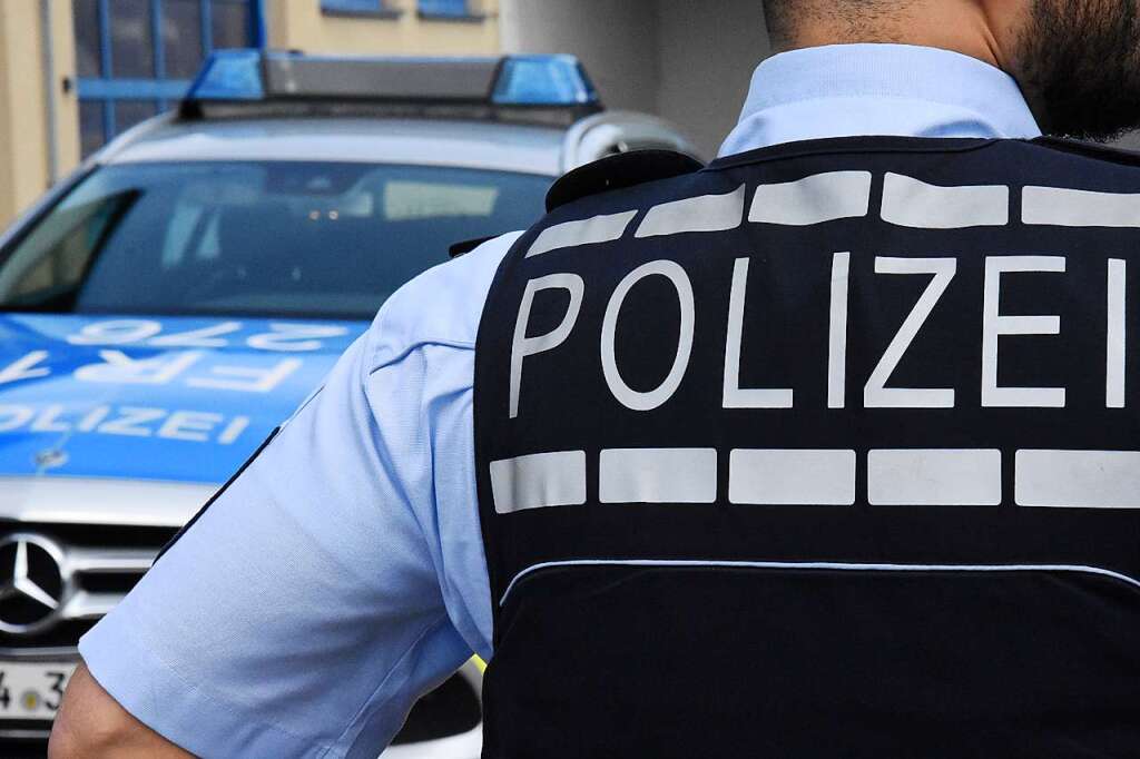 Pöbelnder Wirtshausgast von der Polizei in Schopfheim in Gewahrsam ...