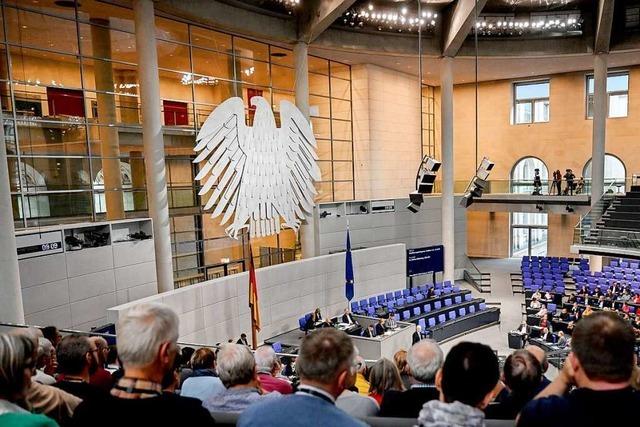 Bundestag genehmigt Kredite fr Entlastungspaket und setzt Schuldenbremse aus