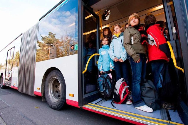 Dicht an dicht im Schulbus (Symbolbild... den brigen Bussen weiter verschrft.  | Foto: A9999 Jan Potente