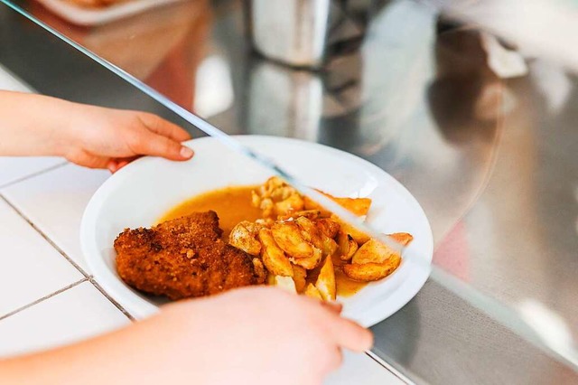 Schulessen knftig ohne Fleisch, und d...haftsminister Peter Hauk anders sieht.  | Foto: Philipp von Ditfurth (dpa)