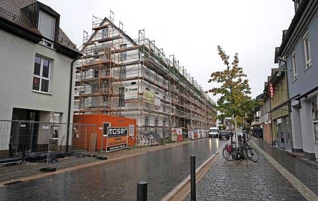 Der Gehweg in der Schlsselstrae kann... durch die Stadt weitergebaut werden.   | Foto: Volker Mnch