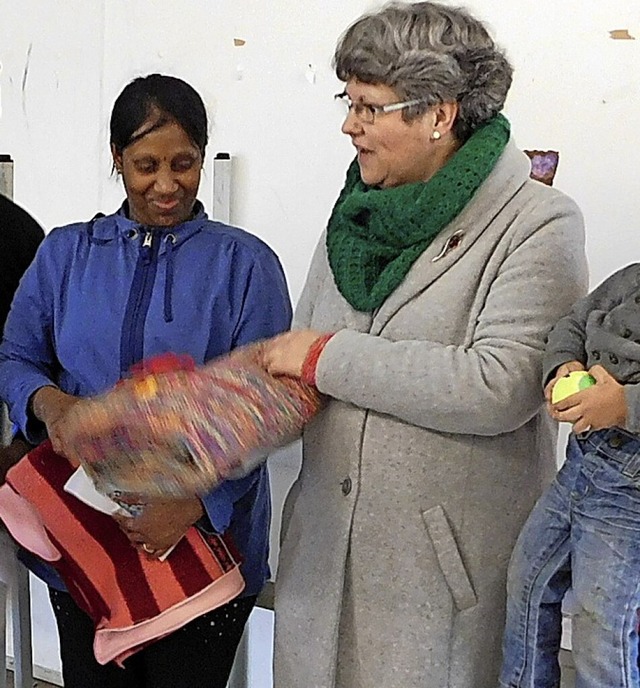 Heidi Marwein hat schon 2016 eine Kuscheldeckenaktion organisiert.  | Foto: Cornelia Weizenecker