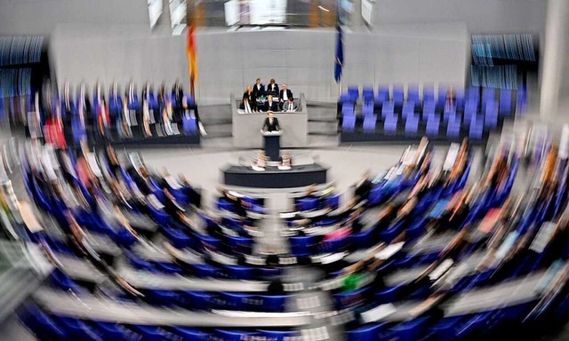 Am Freitag sagte der Bundestag Ja zum  200-Milliarden-Energiehilfspaket.  | Foto: Britta Pedersen (dpa)