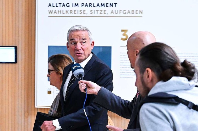 Auf dem Weg zum Untersuchungsausschuss...) am Donnerstag im Stuttgarter Landtag  | Foto: Bernd Weibrod (dpa)