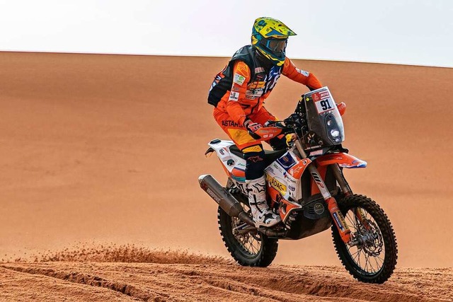 Auf Stollenreifen durch den Wstensand: Mike Wiedemann bei der Dakar 2022.  | Foto: Cristiano Barni