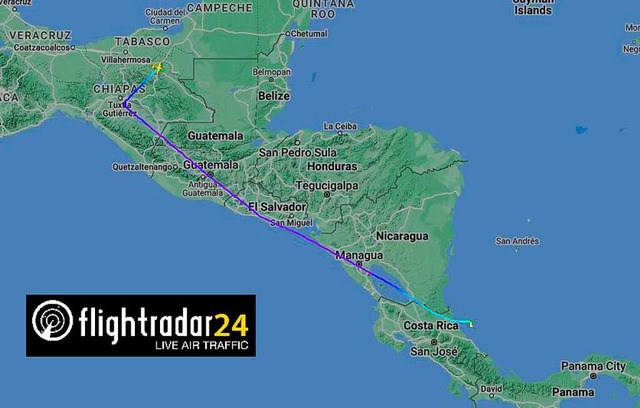 Der Screenshot von Flightradar24.com z...n an der Karibikkste von Costa Rica.  | Foto: - (dpa)