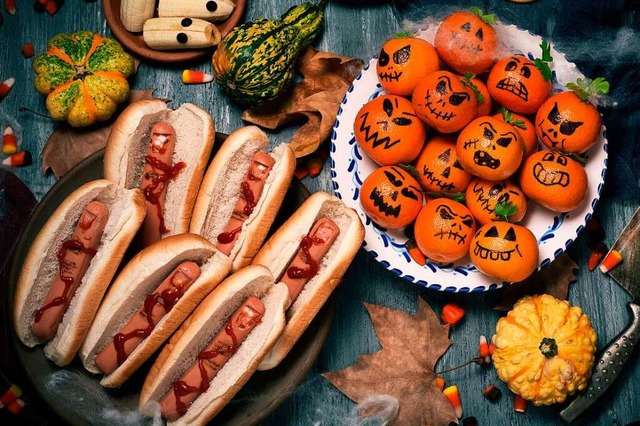 Hot Dog gefllig? Aber sind das nicht....ings schon bei unserem Schauer-Bffet.  | Foto: nito (stock.adobe.com) 