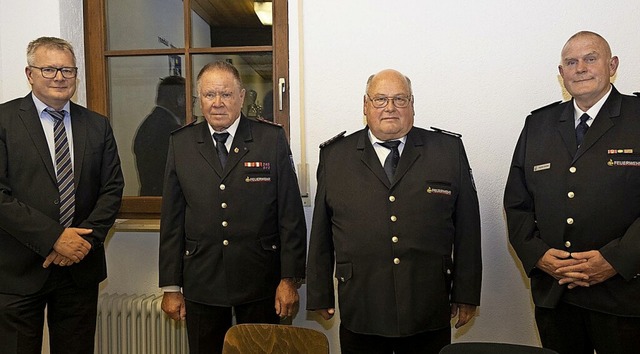 Fr 50 Jahre Mitgliedschaft in der Sul...tefan Grethler (rechts) ausgezeichnet.  | Foto: Volker Mnch