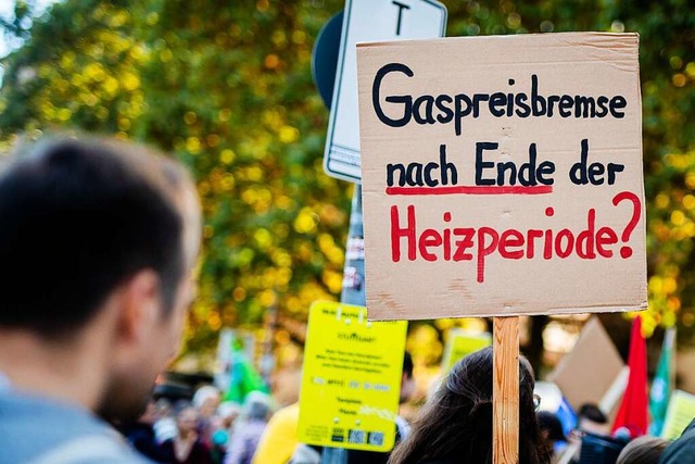 Ob die Gaspreisbremse nach Ende der He...idarischer Herbst&#8220; in Stuttgart.  | Foto: Christoph Schmidt (dpa)
