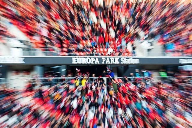 Fans des SC Freiburg haben das Europa-Park-Stadion voll angenommen