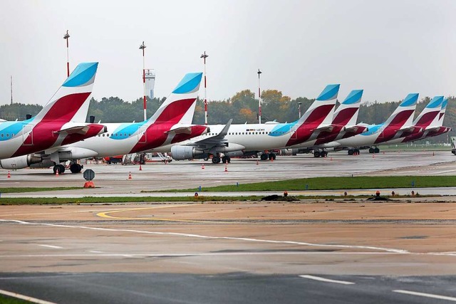 Weil man davon ausgeht, dass immer meh...urowings auf dem Flughafen in Hamburg.  | Foto: Bodo Marks (dpa)