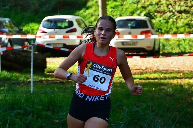 Emmendingerin Clara Möll gewinnt zum Crosslauf-Start in Endingen