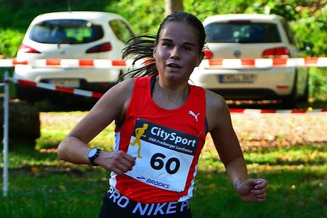 Keine Rutschpartie: Clara Mll gewinnt...reisgauer Crosslauf-Serie in Endingen.  | Foto: Karl-Hermann Murst