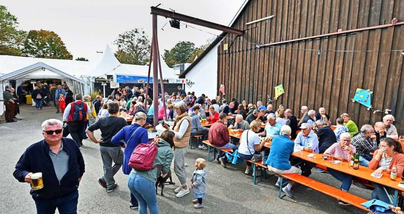 Gut frequentiert war der Tiengener Herbsthock am Dreschschopf.  | Foto: Michael Bamberger