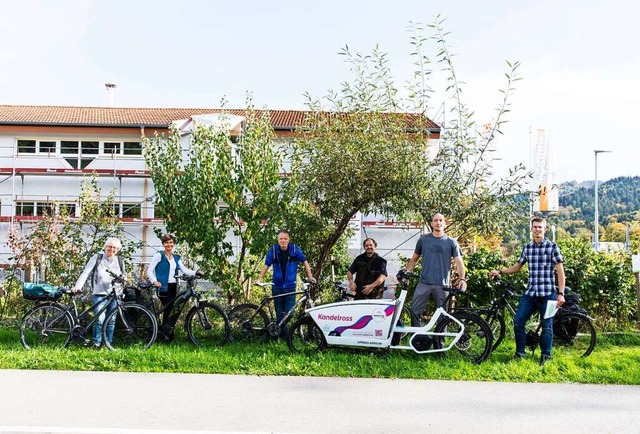 Uschi Hollunder, Meiken Lorenz, Bernha...ge gut mit Fahrrad zu absolvieren ist.  | Foto: Gabriele Zahn