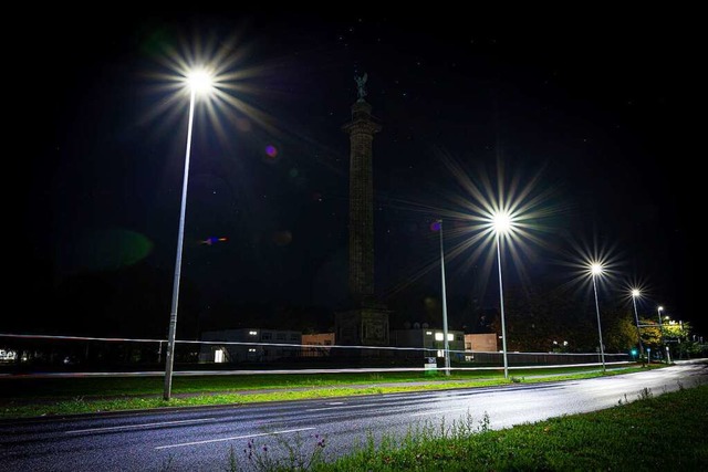 Die Straenbeleuchtung in Eimeldingen ...n umgestellt und nachts ausgeschaltet.  | Foto: Moritz Frankenberg (dpa)