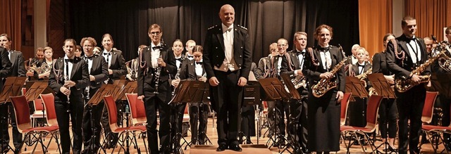 Starken Applaus erhielten die Musikeri...urger Militrkapelle in Hchenschwand.  | Foto: Herbert Schnbele