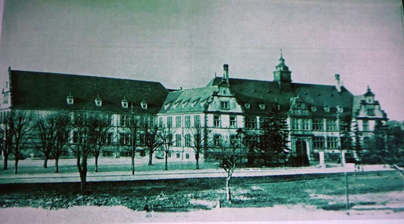 Eine historische Aufnahme der alten Rh...sschule, später Schillerschule genannt  | Foto: Roswitha Frey