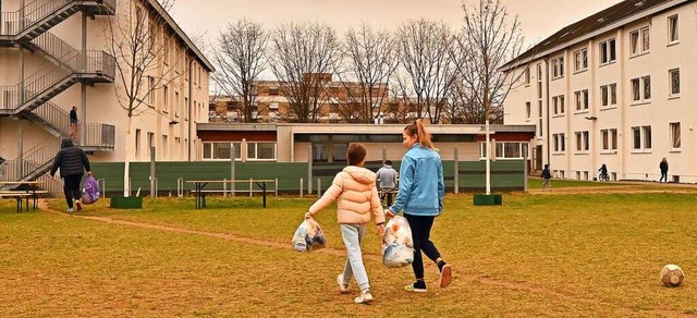 Flchtlinge aus der Ukraine auf dem Gelnde der Landeserstaufnahmestelle.  | Foto: Michael Bamberger