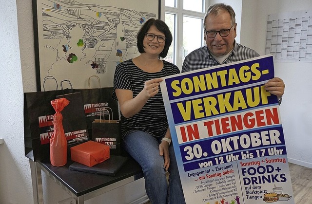 Nikola Kgel und Kurt Reckermann von d...sucher des kommenden Sonntagsverkaufs.  | Foto: suedkurier