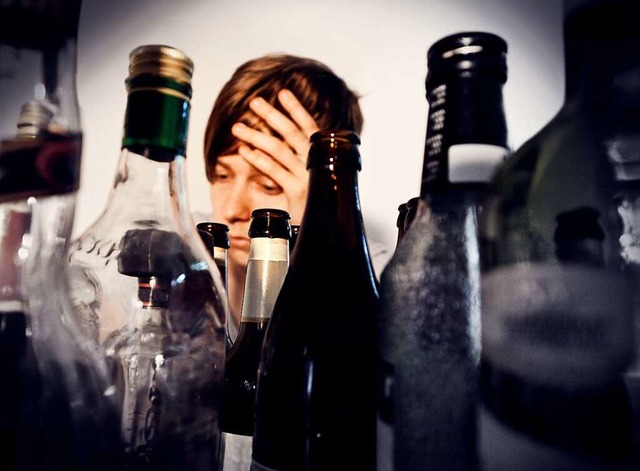 Die Zahl der alkoholabhngigen Menschen ist in den vergangenen Jahren gestiegen.  | Foto: lassedesignen  (stock.adobe.com)