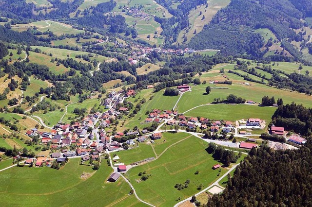 Hg-Ehrsberg liegt spektakulr schn, ...m Hintergrund etwas tiefer im Tal Hg.  | Foto: Erich Meyer