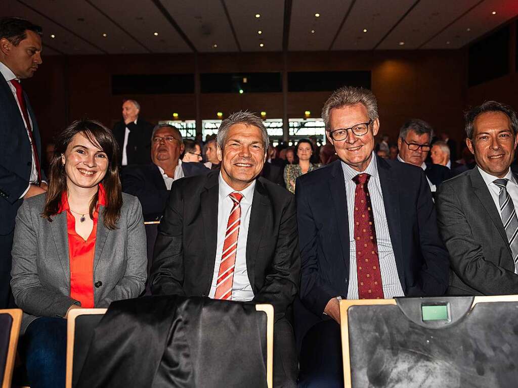 Rund 400 Menschen aus Freiburgs Politik- und Wirtschaftszene kamen in die Messe Freiburg.