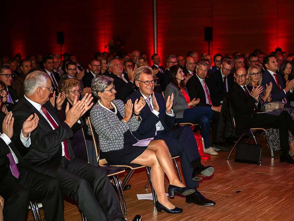 Rund 400 Menschen aus Freiburgs Politik- und Wirtschaftszene kamen in die Messe Freiburg.