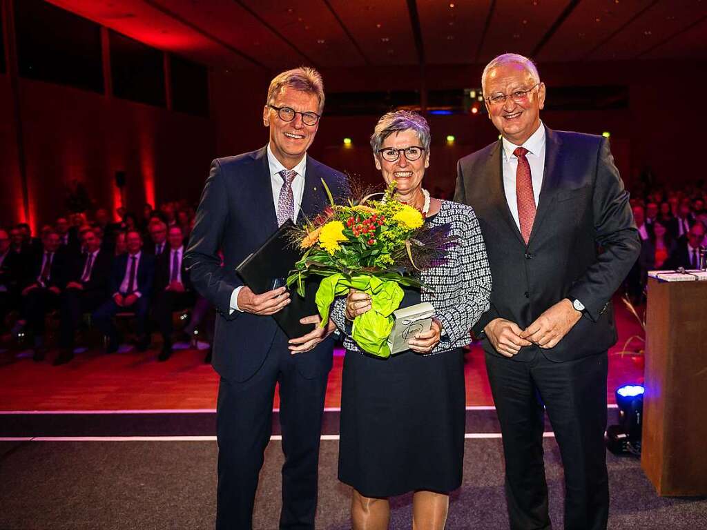 Rund 400 Menschen aus Freiburgs Politik- und Wirtschaftszene kamen in die Messe Freiburg.