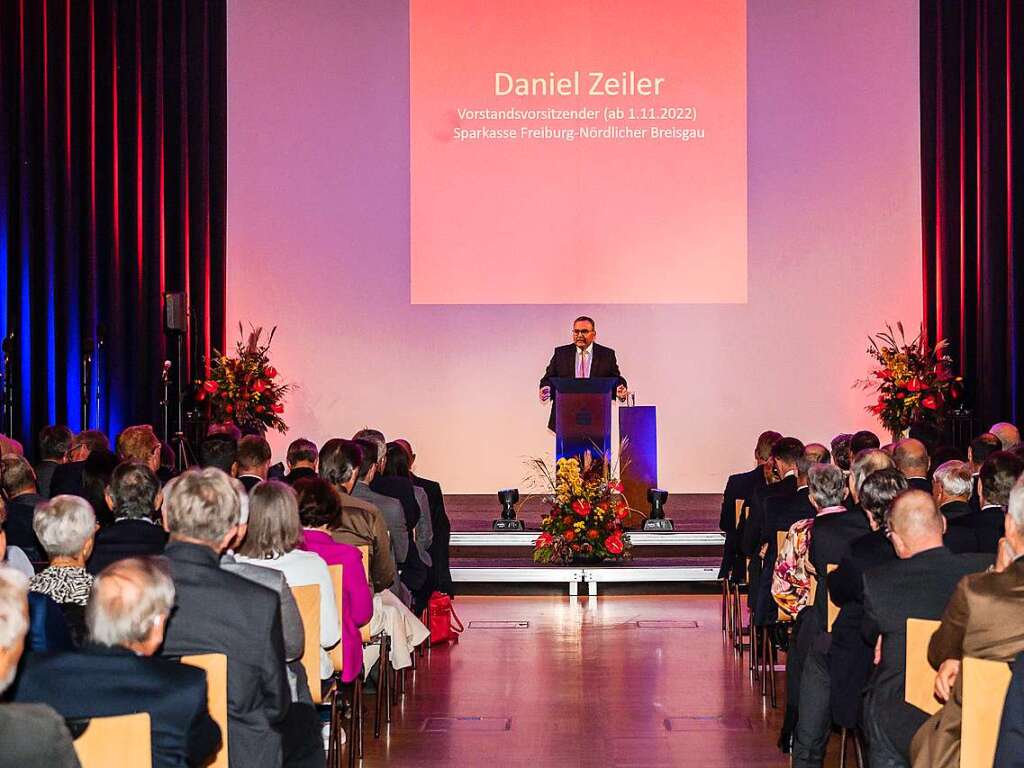 Rund 400 Menschen aus Freiburgs Politik- und Wirtschaftszene kamen in die Messe Freiburg.