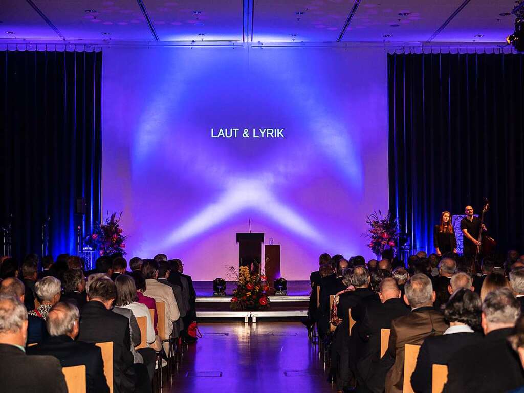 Rund 400 Menschen aus Freiburgs Politik- und Wirtschaftszene kamen in die Messe Freiburg.