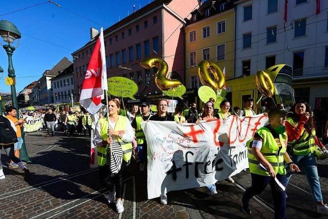 Rund 700 Beschäftigte der Freiburger Uniklinik streiken für höhere Löhne