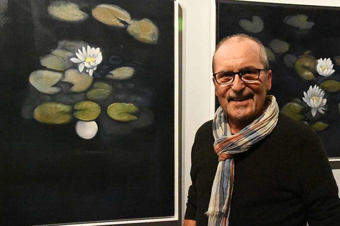 Wilfried Klausmann vor &#8222;Nacht-Blume im Mondspiegel&#8220;   | Foto: Andrea Steinhart