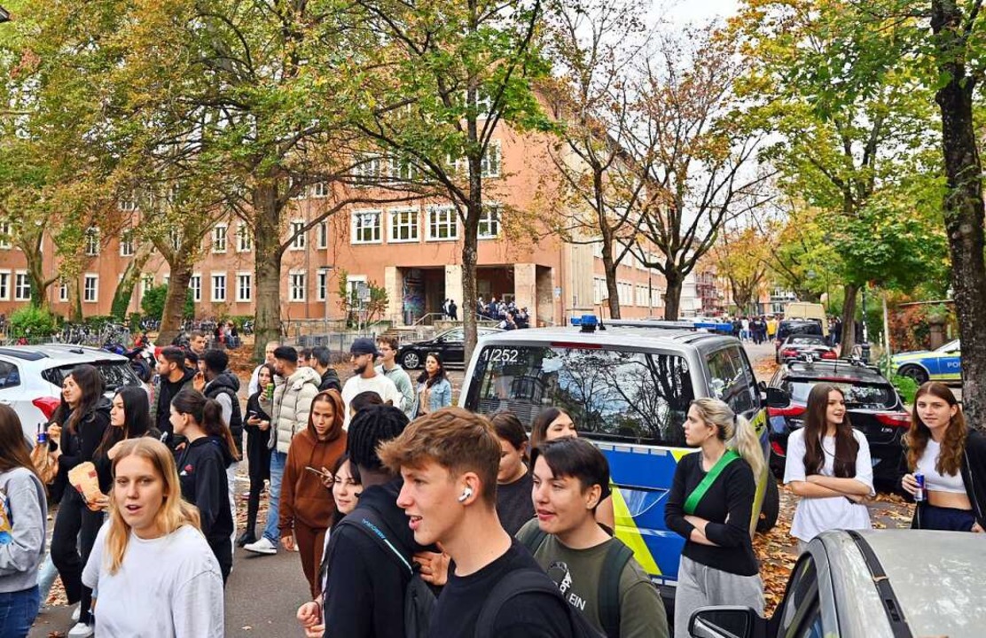 Polizei Ermittelt Tatverdächtigen Nach Bombendrohung Am Walter-Eucken ...