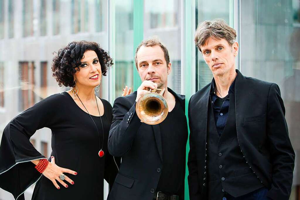 Die Musik Vom Bossarenova Trio Klingt Wie "Rio De Janeiro Im Nebel ...