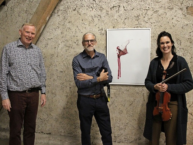 Zur Vernissage lud der freie Kurator I...rger Violinistin Julia Weeda umrahmt.   | Foto: suedkurier