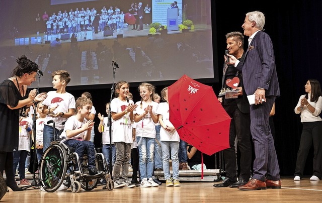 Gemeinsam mit Hartmut Engler (Zweiter ...ner Charity-Gala der SWR-Herzenssache.  | Foto: Maik Uhlig, LaPhoto Nimburg