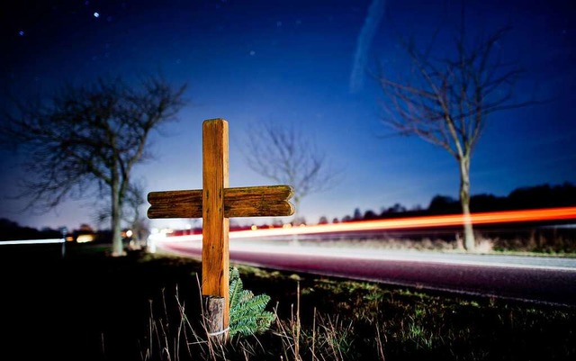 Fr Hinterbliebene ist der Tod eines n...en ein groer Einschnitt in ihr Leben.  | Foto: Julian Stratenschulte