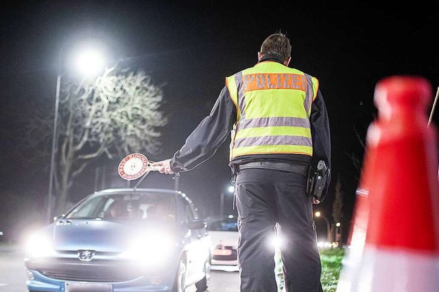 Wegen seltsamer Fahrweise geriet am sp...r ins Visier der Polizei (Symbolfoto).  | Foto: Simon Adomat via www.imago-images.de