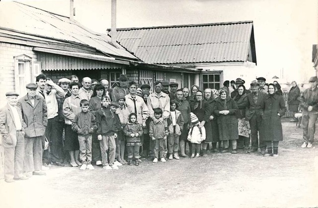 Foto der Familie Koch aus der Zeit, als sie noch in der Sowjetunion lebte.  | Foto: Museum im Ritterhaus, Familie Koch