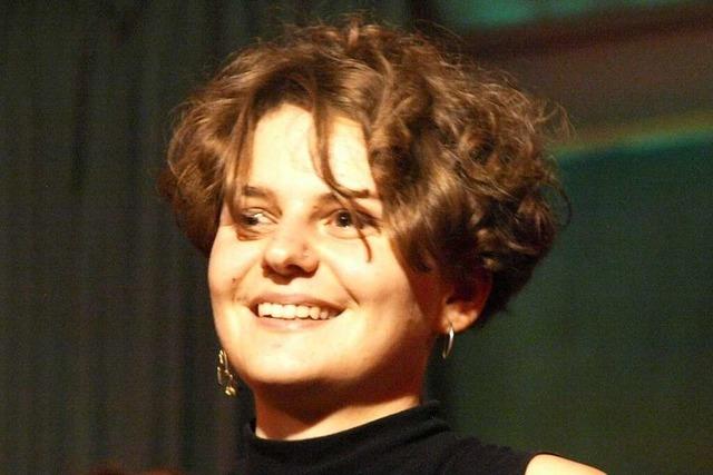 Ingrid Ruesch aus Freiburg siegt beim ersten alemannischen Poetry Slam in Bernau