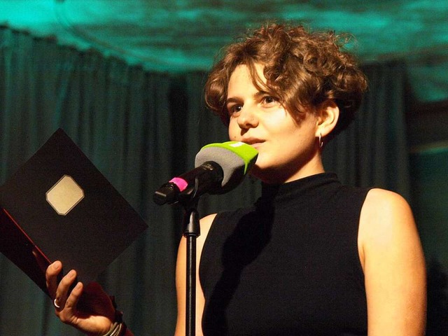 Ingrid Ruesch berzeugte mit ihren poe...edanken und gewann diesen Poetry Slam.  | Foto: Karin Stckl-Steinebrunner