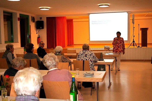 Die auerordentliche Versammlung  im Pfarrsaal St. Michael war gut besucht.  | Foto: Adalbert Mutz