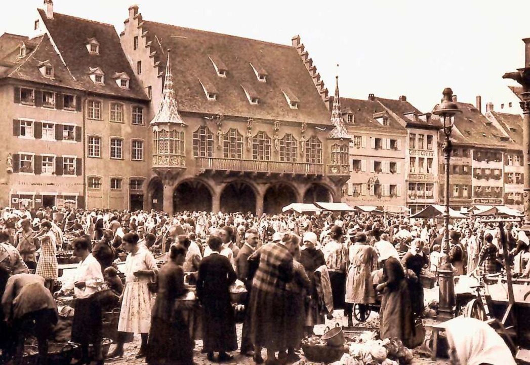 Bis nach dem Zweiten Weltkrieg fand de...Hintergrund das Historische Kaufhaus).  | Foto: Archiv Hans Sigmund