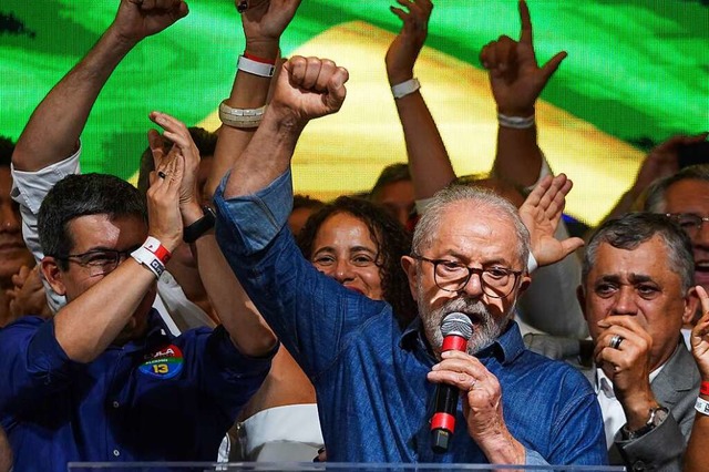 Der linke Ex-Prsident Luiz Incio Lul...Prsidentenwahl in Brasilien gewonnen.  | Foto: Lincon Zarbietti (dpa)