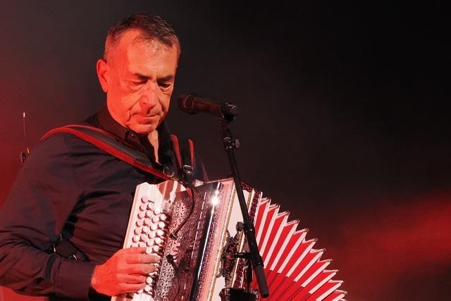 Hubert von Goisern begeistert bei seinem Konzert im Burghof Lrrach